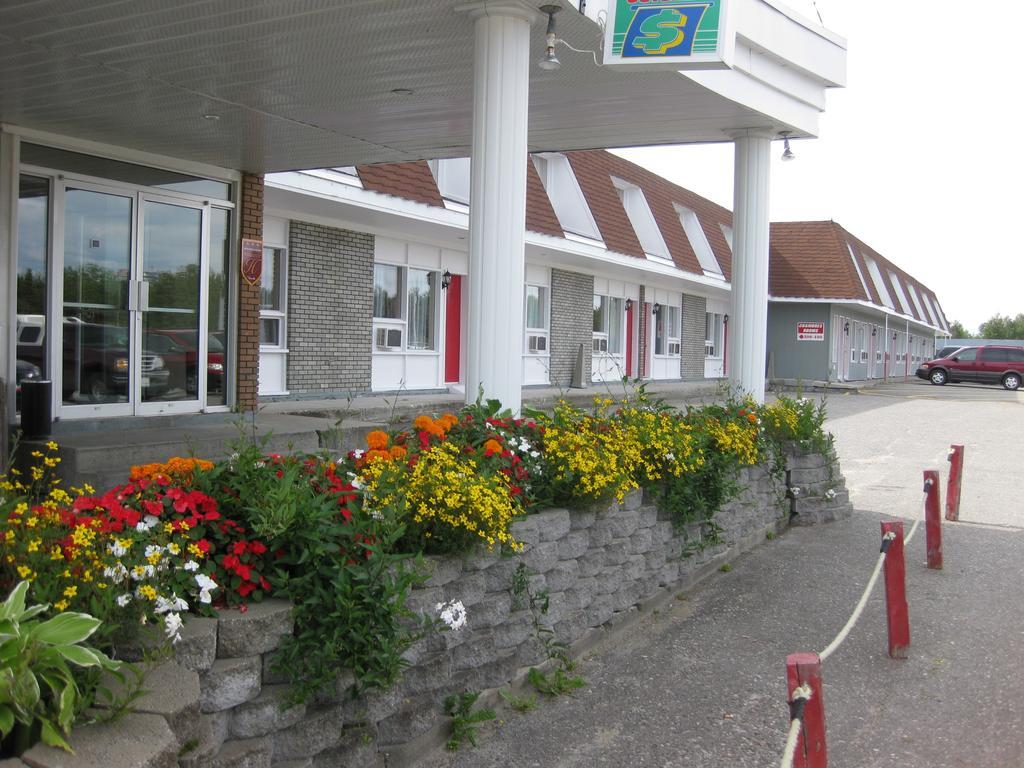Hotel Matagami Eksteriør bilde
